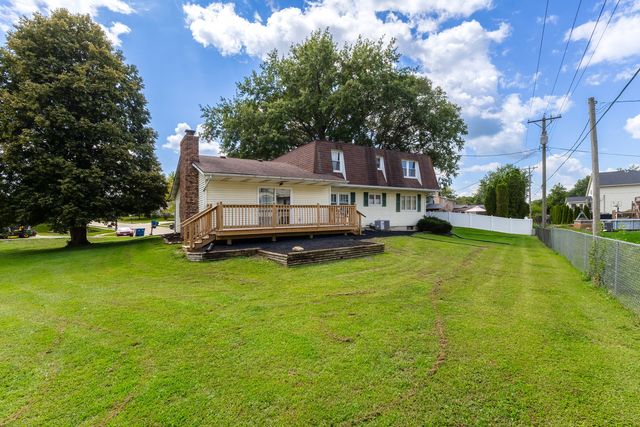 702 W Iowa Street, Eldridge, IA 52748