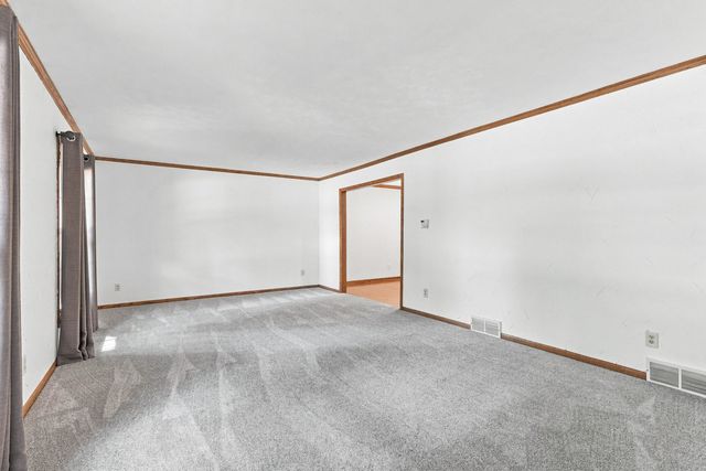 702 W Iowa Street, Eldridge, IA 52748
