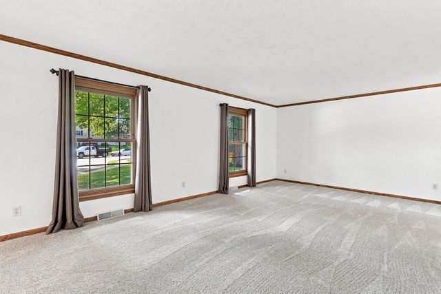 702 W Iowa Street, Eldridge, IA 52748