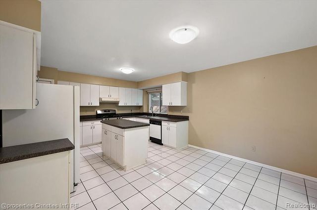 6835 High Ridge Road, West Bloomfield, MI 48324