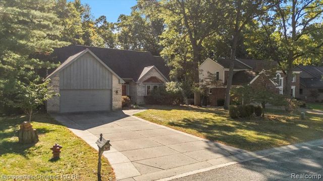 6835 High Ridge Road, West Bloomfield, MI 48324