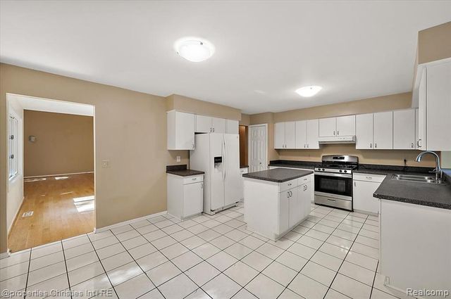 6835 High Ridge Road, West Bloomfield, MI 48324