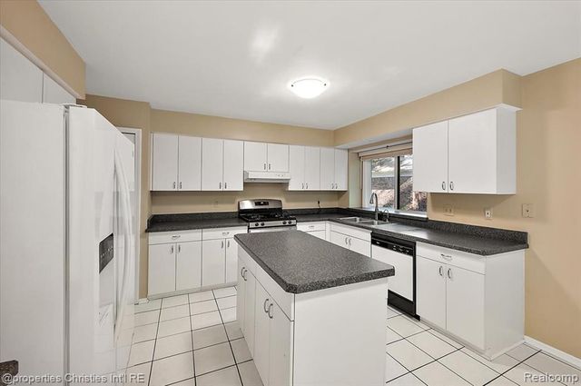 6835 High Ridge Road, West Bloomfield, MI 48324