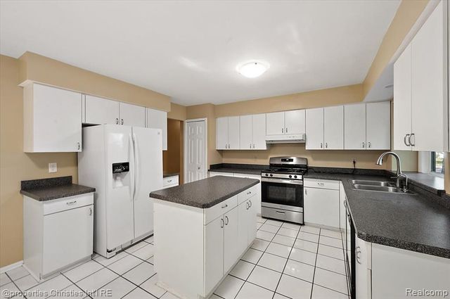 6835 High Ridge Road, West Bloomfield, MI 48324