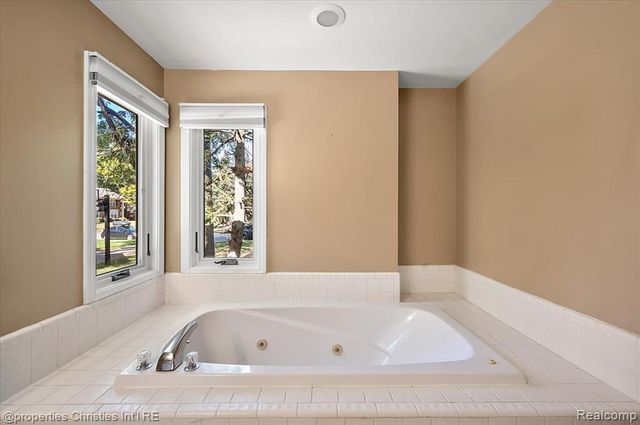 6835 High Ridge Road, West Bloomfield, MI 48324