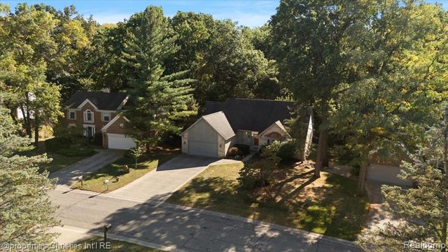 6835 High Ridge Road, West Bloomfield, MI 48324