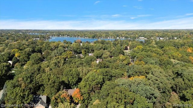 6835 High Ridge Road, West Bloomfield, MI 48324