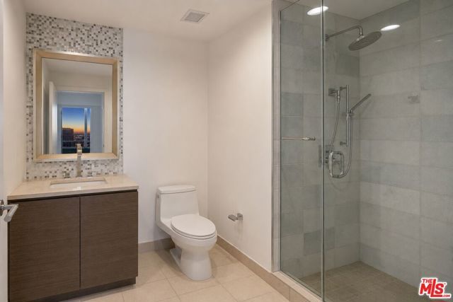 900 W Olympic Boulevard 49C, Los Angeles, CA 90015