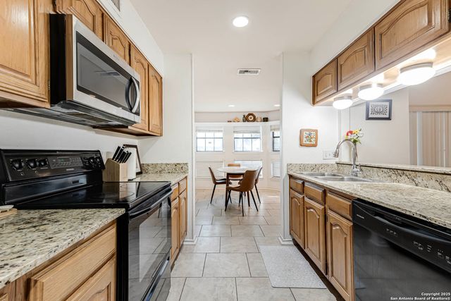 7930 Roanoke Run Apt 401, San Antonio, TX 78240