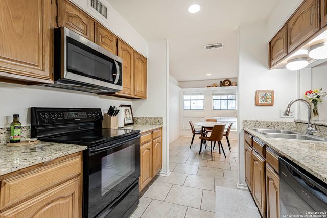 7930 Roanoke Run Apt 401, San Antonio, TX 78240