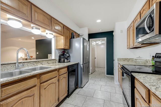 7930 Roanoke Run Apt 401, San Antonio, TX 78240