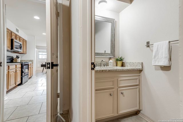 7930 Roanoke Run Apt 401, San Antonio, TX 78240
