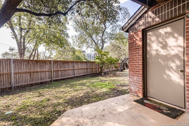 7930 Roanoke Run Apt 401, San Antonio, TX 78240