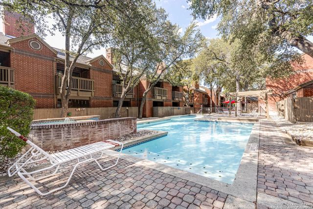 7930 Roanoke Run Apt 401, San Antonio, TX 78240