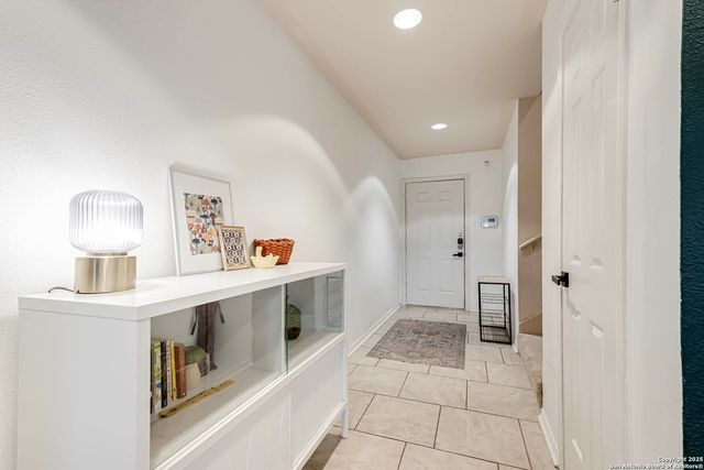 7930 Roanoke Run Apt 401, San Antonio, TX 78240