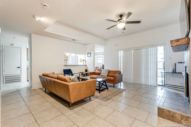 7930 Roanoke Run Apt 401, San Antonio, TX 78240