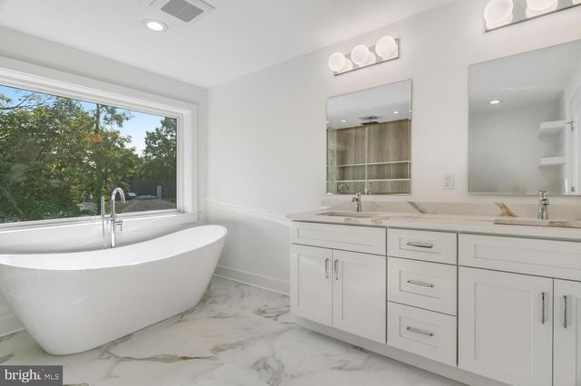 324 ARLINGTON AVE N, Bayville, NJ 08721