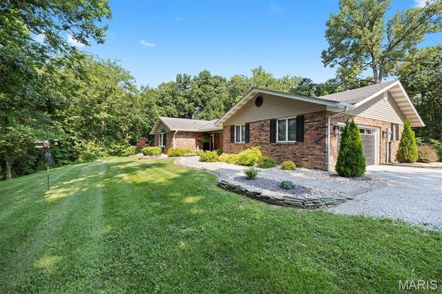6849 Gushing Springs, Edwardsville, IL 62025