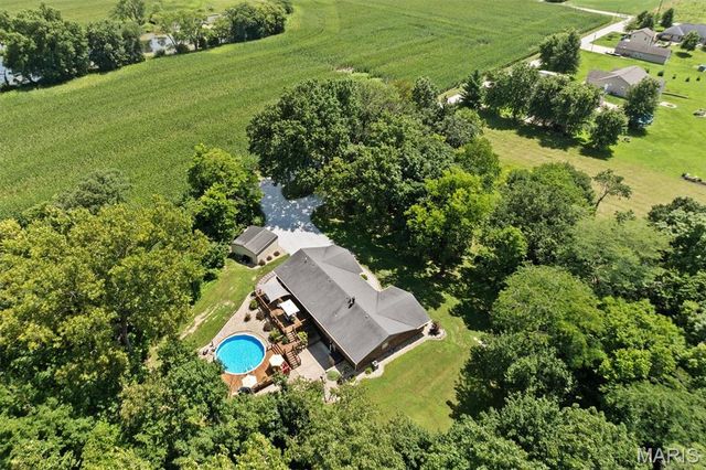 6849 Gushing Springs, Edwardsville, IL 62025