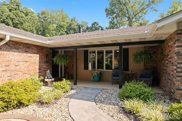 6849 Gushing Springs, Edwardsville, IL 62025