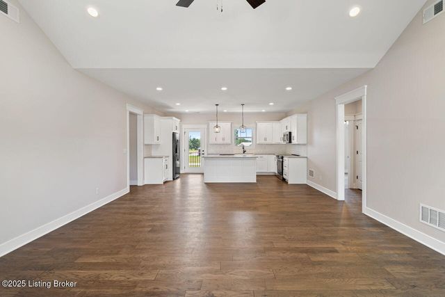 208 Wendover Ct, Bardstown, KY 40004