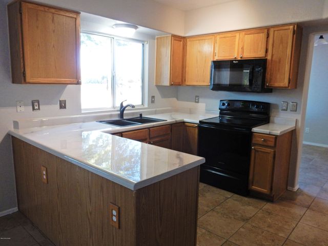 4313 W Bunk House Road, Tucson, AZ 85741