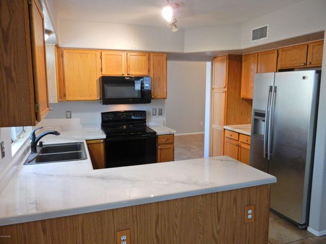 4313 W Bunk House Road, Tucson, AZ 85741