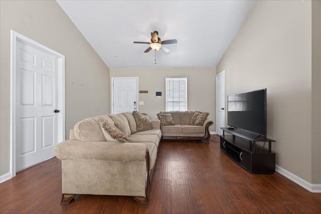 308 Hunter Owens Ct, Oak Grove, KY 42262