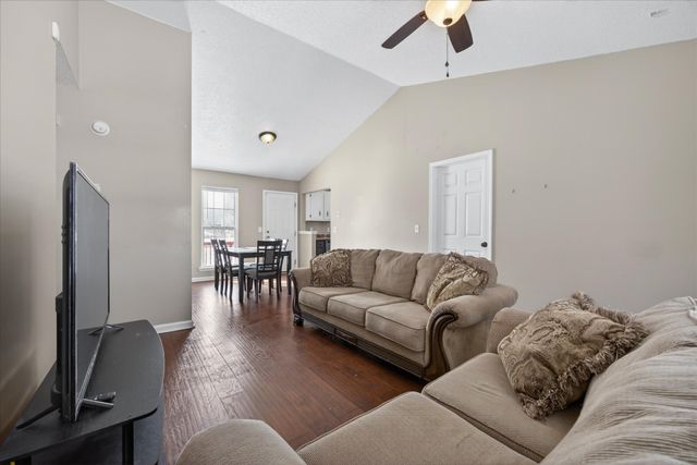 308 Hunter Owens Ct, Oak Grove, KY 42262