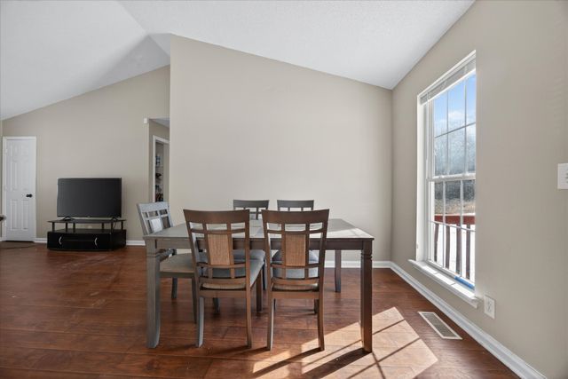 308 Hunter Owens Ct, Oak Grove, KY 42262