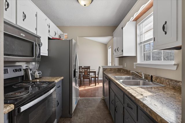 308 Hunter Owens Ct, Oak Grove, KY 42262