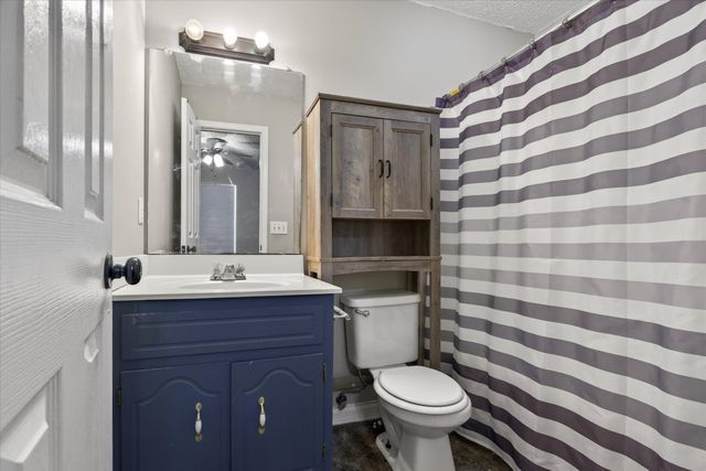 308 Hunter Owens Ct, Oak Grove, KY 42262