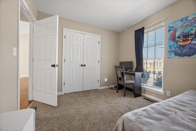 308 Hunter Owens Ct, Oak Grove, KY 42262