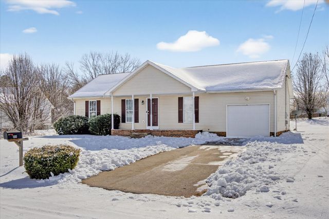 308 Hunter Owens Ct, Oak Grove, KY 42262