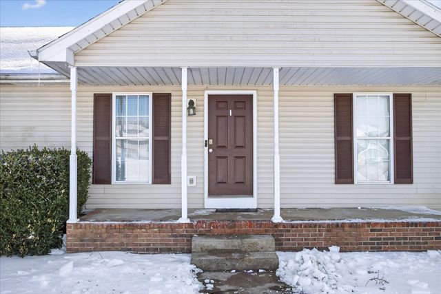 308 Hunter Owens Ct, Oak Grove, KY 42262