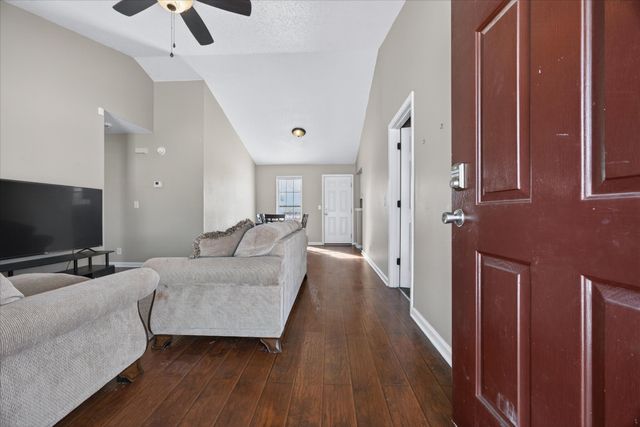 308 Hunter Owens Ct, Oak Grove, KY 42262