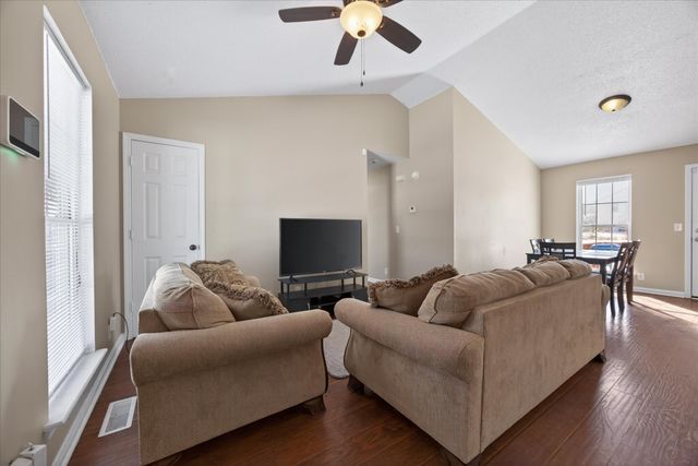 308 Hunter Owens Ct, Oak Grove, KY 42262