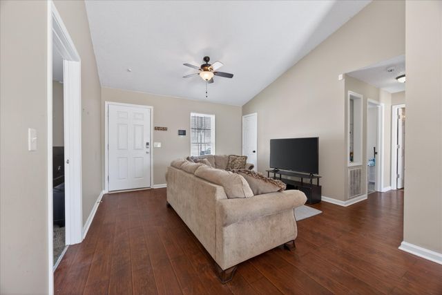 308 Hunter Owens Ct, Oak Grove, KY 42262