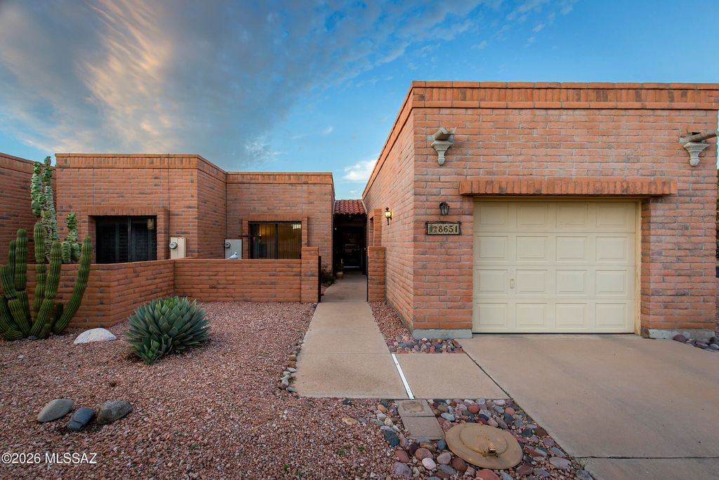 8651 N Candlewood Loop, Tucson, AZ 85704
