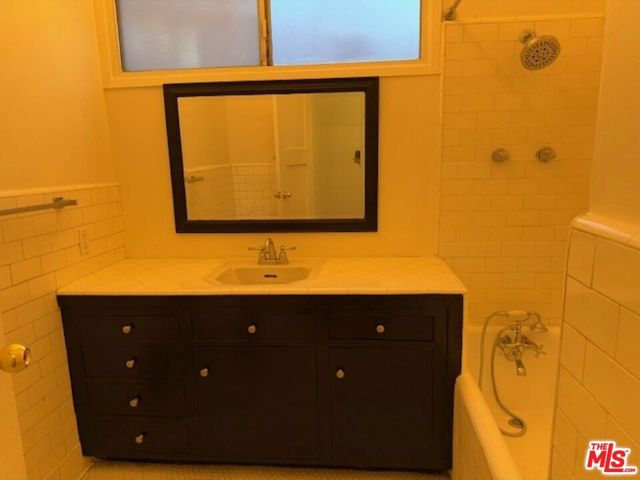 208 S Westmoreland Avenue, Los Angeles, CA 90004