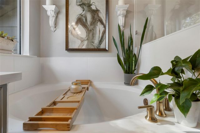 74 Valley Oaks Circle, The Woodlands, TX 77382