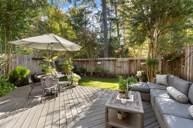 74 Valley Oaks Circle, The Woodlands, TX 77382