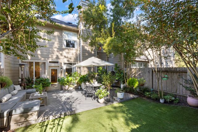 74 Valley Oaks Circle, The Woodlands, TX 77382