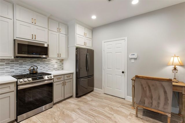 74 Valley Oaks Circle, The Woodlands, TX 77382