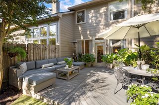 74 Valley Oaks Circle, The Woodlands, TX 77382