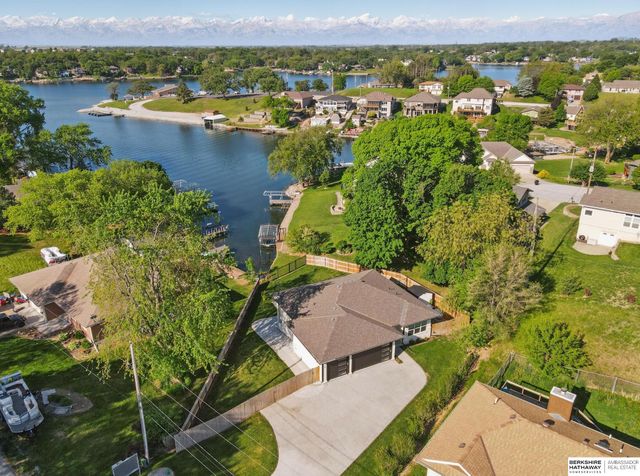 9518 Sterling Circle, Plattsmouth, NE 68048