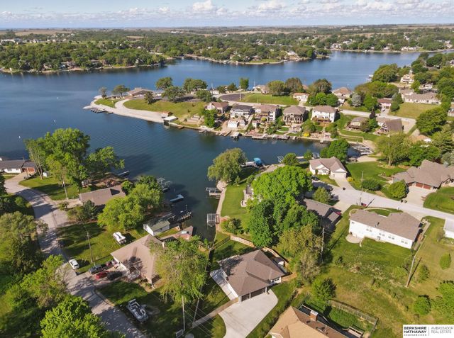 9518 Sterling Circle, Plattsmouth, NE 68048