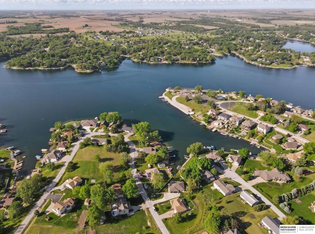 9518 Sterling Circle, Plattsmouth, NE 68048