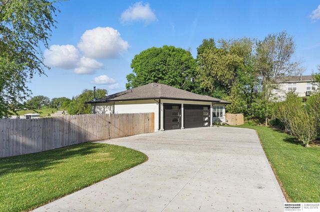 9518 Sterling Circle, Plattsmouth, NE 68048