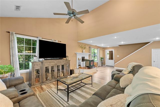 9225 Charles Street, Rogers, AR 72756